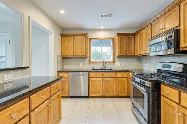 Building Photo - 2304 Willow Way