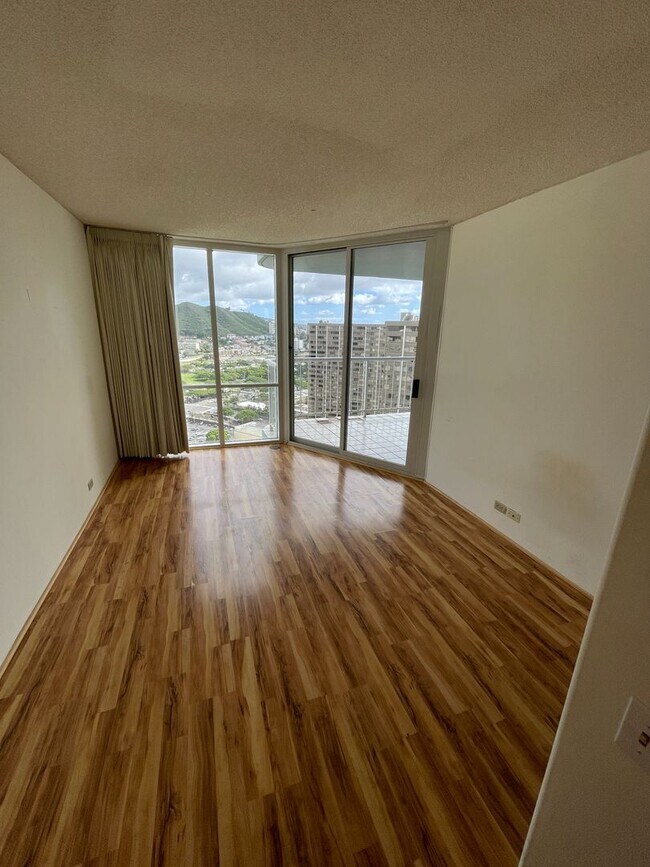 Building Photo - 1 Bed 1 Bath 1 Parking Gorgeous Views 33rd Floor in Honolulu Park Place!!!
