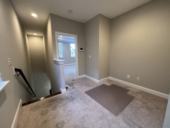 Building Photo - Charming and Convenient Home in Hendersonville