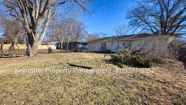 Building Photo - 4 bedroom 1.5 bath