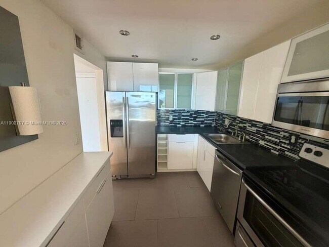 Building Photo - 13499 Biscayne Blvd