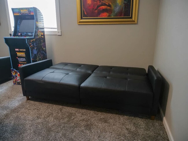 Building Photo - 151 Cub St W