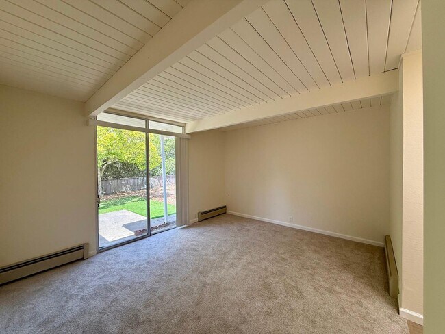 Building Photo - BEAUTIFULLY MAINTAINED EICHLER-STYLE HOME IN DESIRABLE LUCAS VALLEY WITH HOA POOL AND TENNIS COURTS