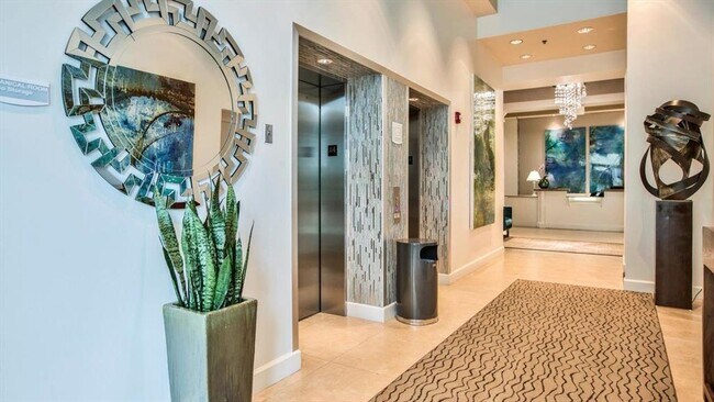 Building Photo - 300 S Duval St