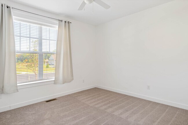 Building Photo - 22395 Arbor Cir