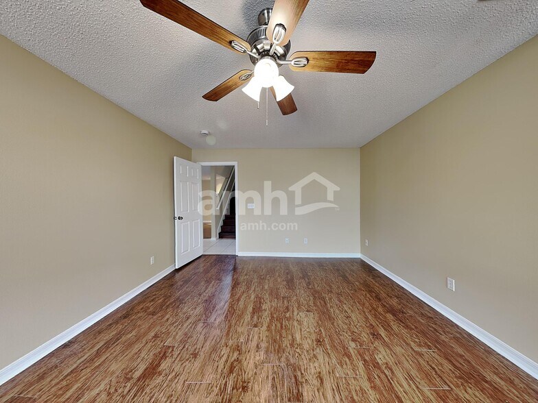 Building Photo - 850 Woodvale St