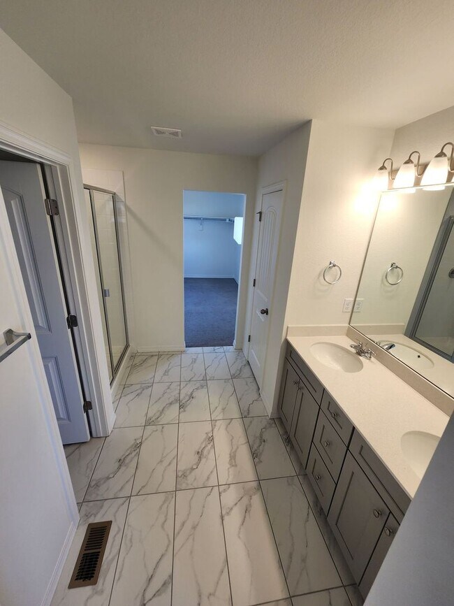 Building Photo - **MOVE IN SPECIAL** $1000 OFF 1st MONTH'S ...
