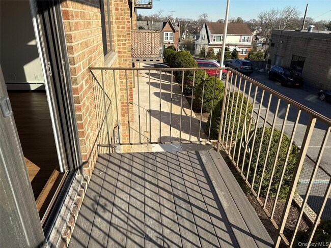 Building Photo - 142 Trenchard St