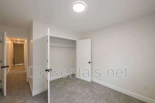 Building Photo - 2027 Lois Pl NW