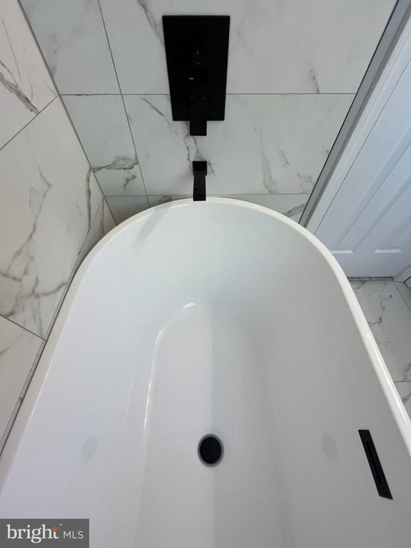 Building Photo - 327 Whittier St NW