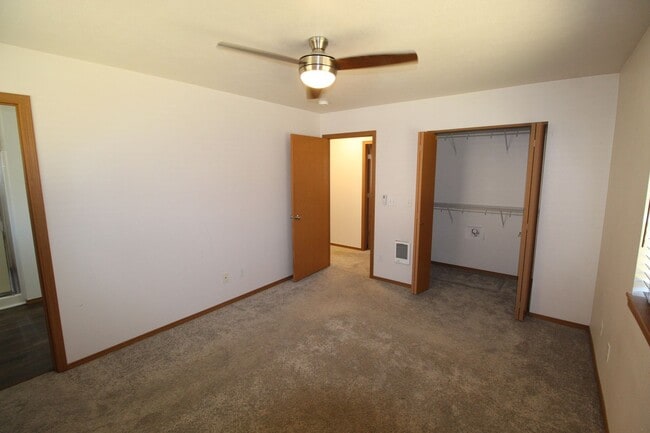 Building Photo - 6021 N Addison St