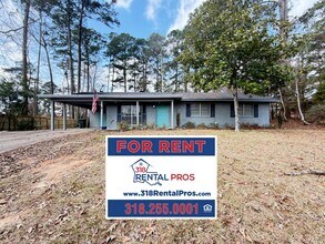 Building Photo - Four Bedroom Two Bath Home