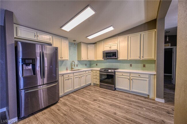 Building Photo - 5581 Wheatfield Dr