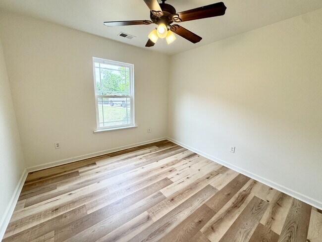 Building Photo - 3 Bedroom, 2 Bath w/ Immediate Availability in Walhalla