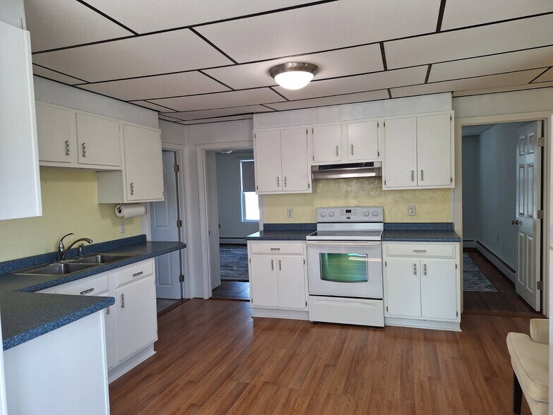 Building Photo - 88 Bismark St