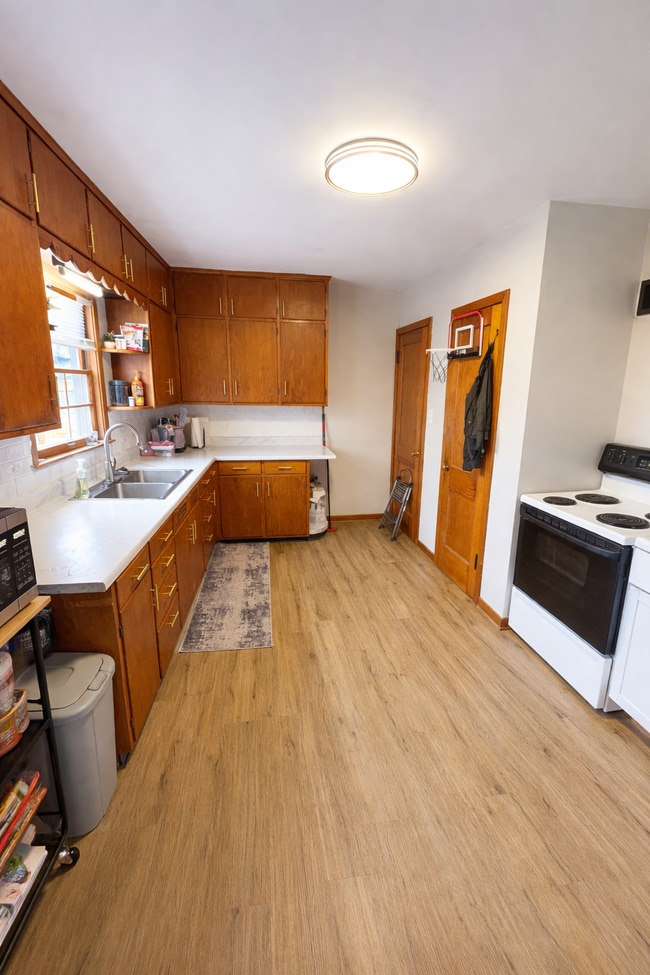 Building Photo - 2109 Main St