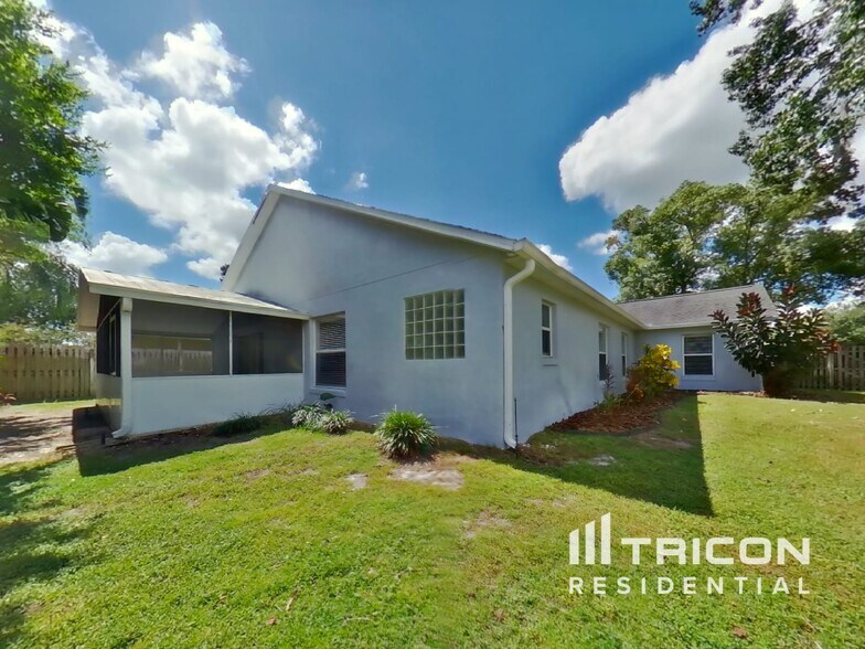 Building Photo - 1924 S Prairie Dunes Ct