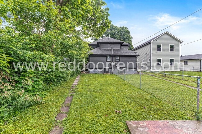 Building Photo - Updated & Budget-Friendly 3-Bedroom Home N...