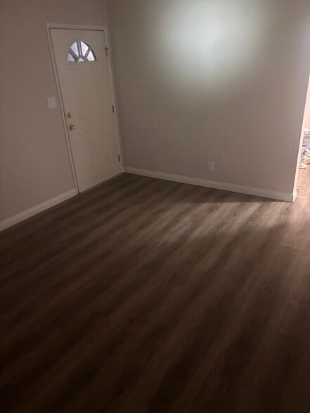 Building Photo - 3059 E 5th St