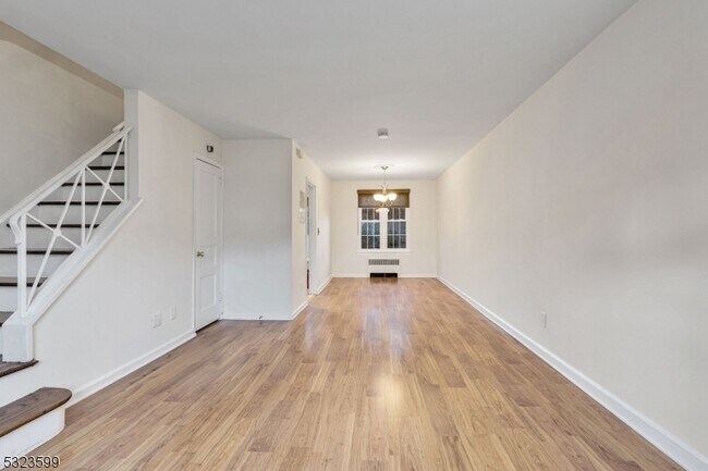 Building Photo - 12B Parkway Village