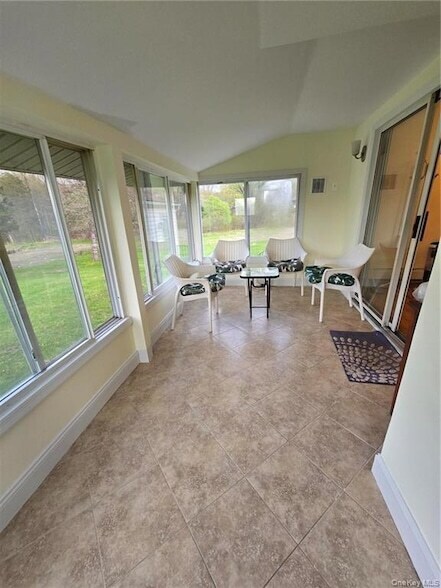 Building Photo - 2115 State Rte 55