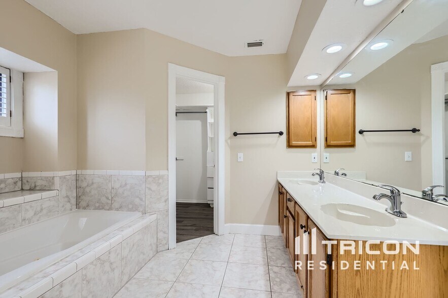 Building Photo - 1005 Faircloth Ct