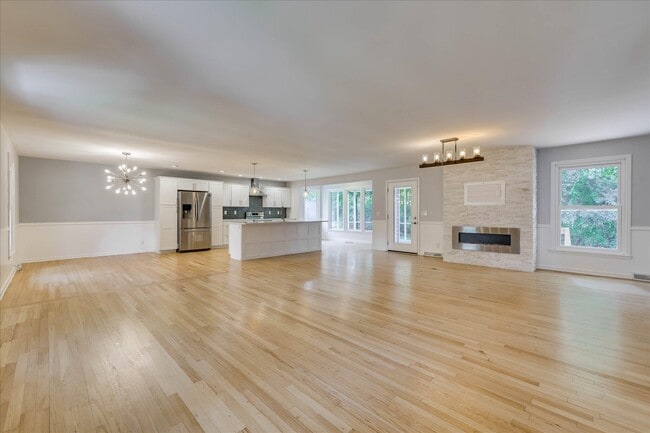 Building Photo - 2111 Huron Dr