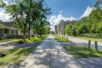 Building Photo - 447 W 22nd St