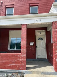 Building Photo - 3 Bed 1 Bath in Pittsburgh!