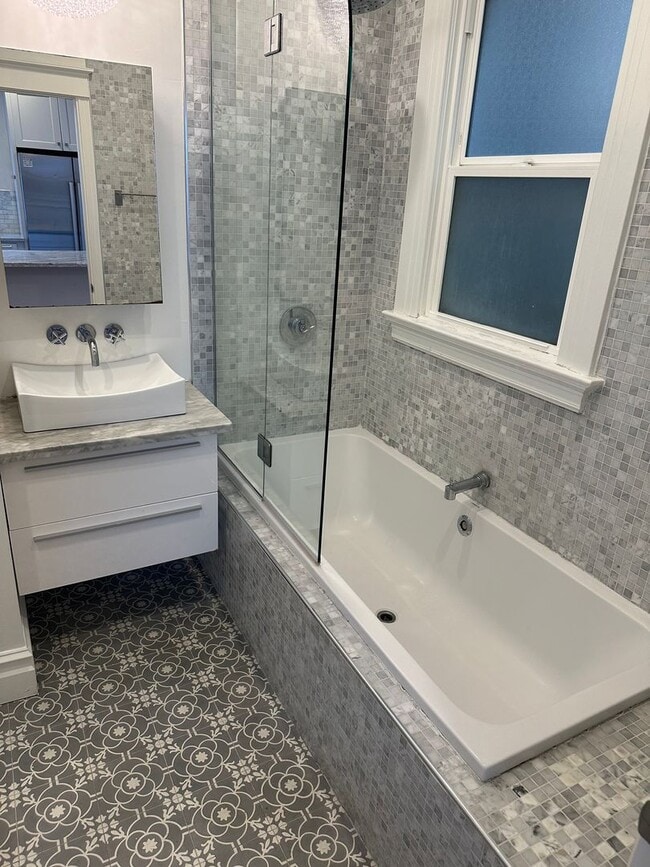 Building Photo - 817-821 Oak Street (7057r)