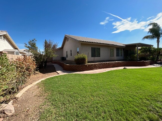 Building Photo - 3 BEDROOM HOME IN FALLS RANCH!