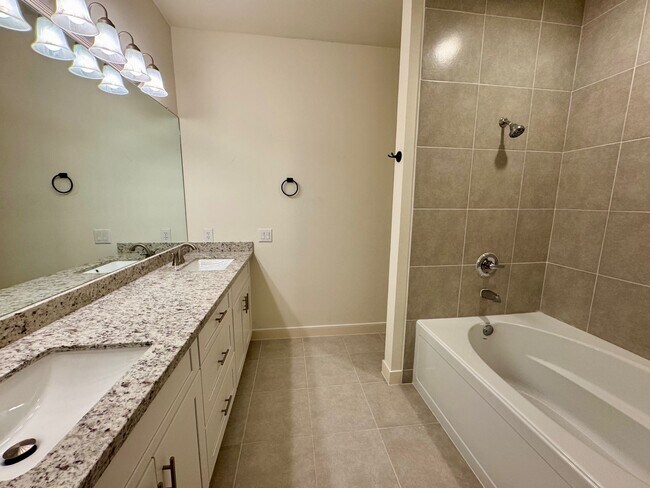 Building Photo - 11862 Taylorcrest Rd