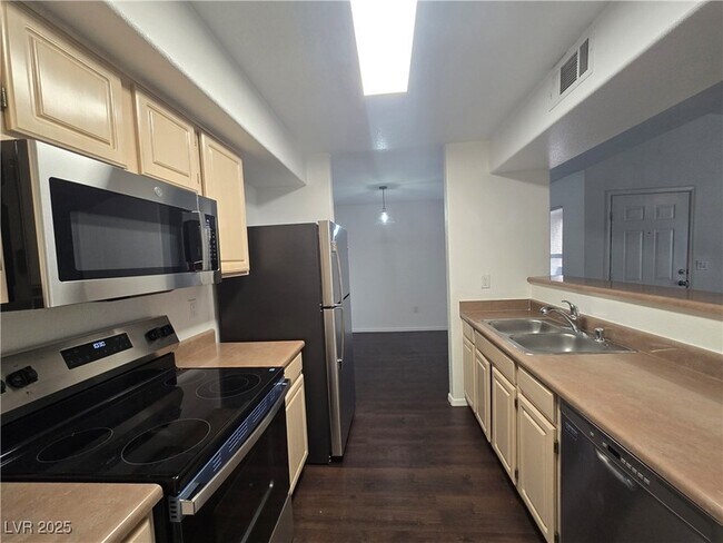 Building Photo - 555 E Silverado Ranch Blvd