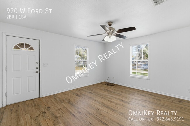 Building Photo - 920 W Ford St