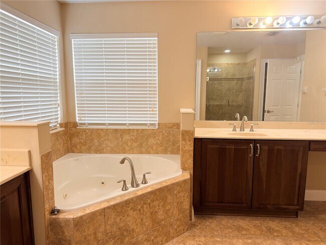 Building Photo - 6935 Brescia Way