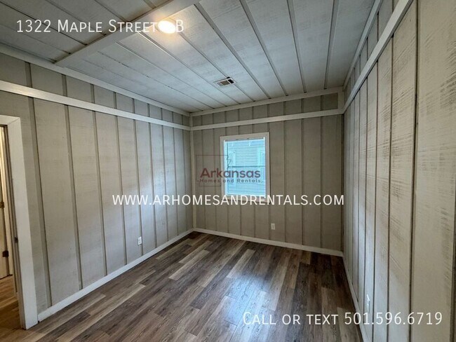 Building Photo - 1322 Maple St