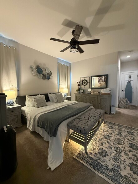 Building Photo - 731 Hydrangea Dr