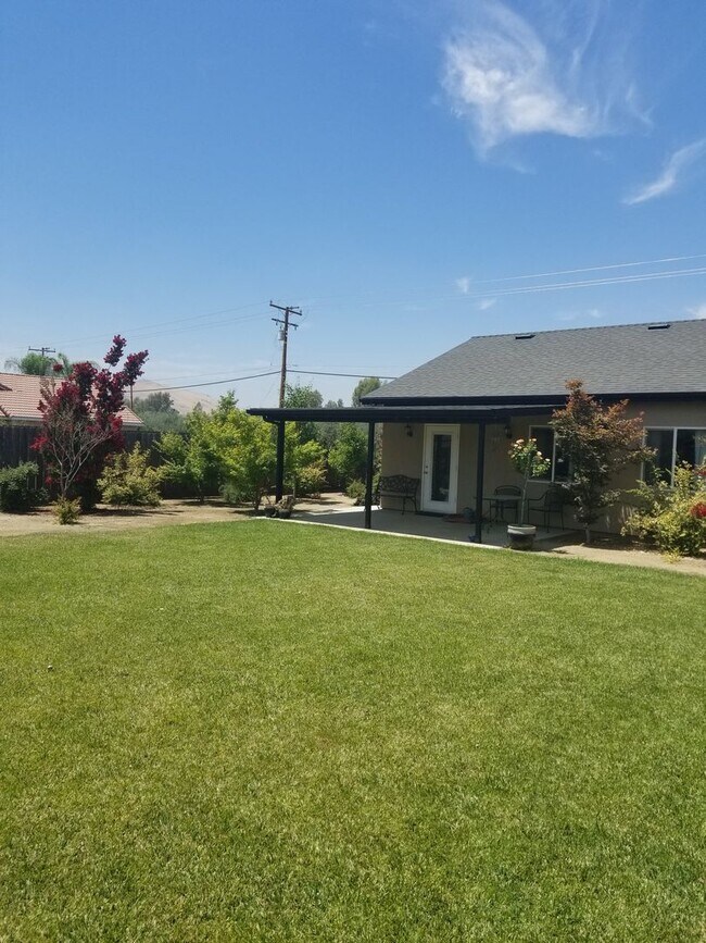 Building Photo - Home For Rent