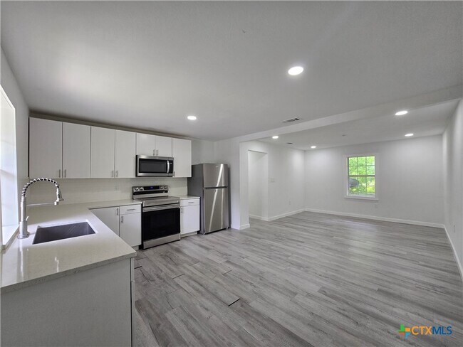 Building Photo - 202 Marston Ave