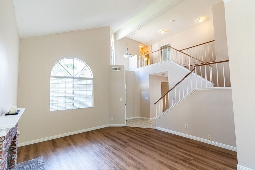Building Photo - 13564 Cres Hill Dr
