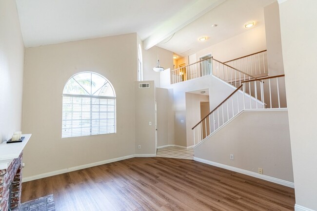 Building Photo - 13564 Cres Hill Dr