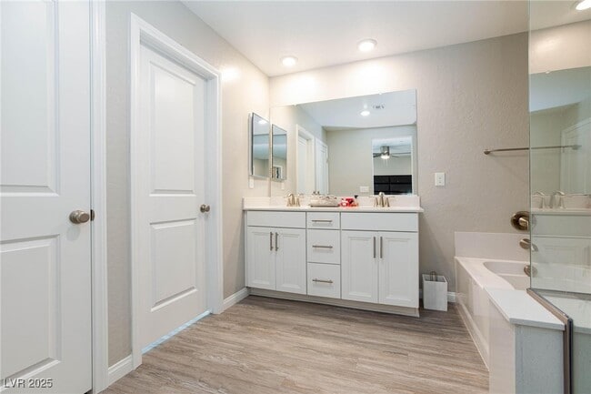 Building Photo - 527 Sonoma Range St
