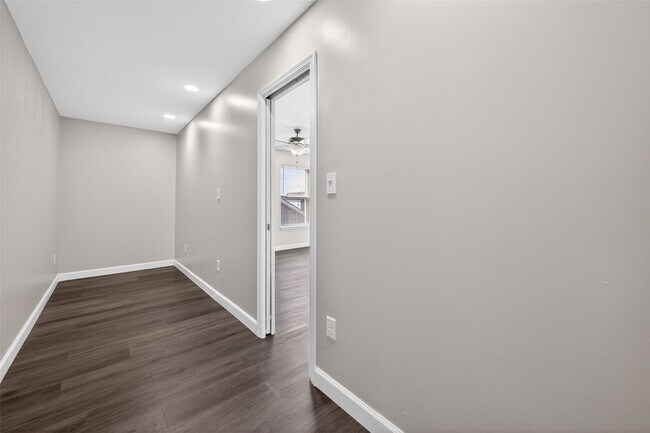 Building Photo - 3501 Charlestowne Crossing Dr