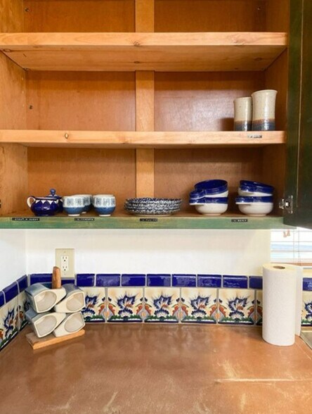 Dishes - 2648 E Drachman St