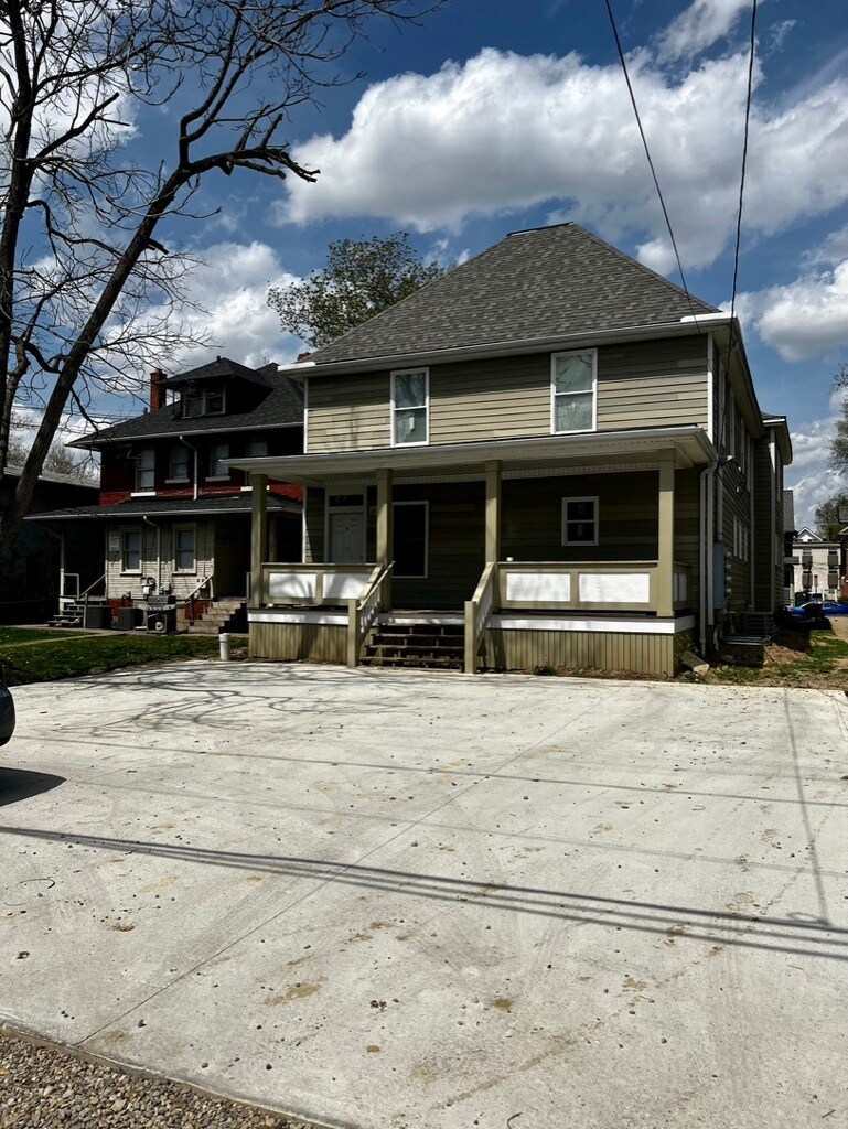 PARKING - 269 E 13th Ave