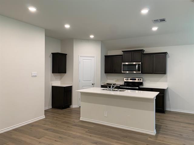 Building Photo - 240 Boxwood Dr