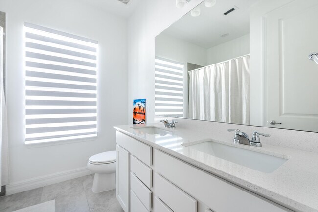 Building Photo - 6082 Carre Wy