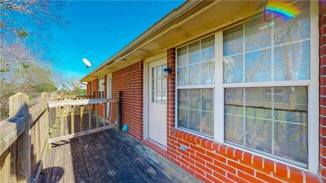 Building Photo - 1511 Hollow Hill Dr