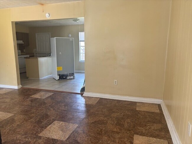 Building Photo - 1520 Cedar Pine Dr