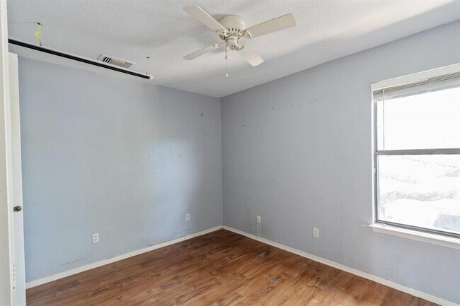 Building Photo - 20802 Bonanza St